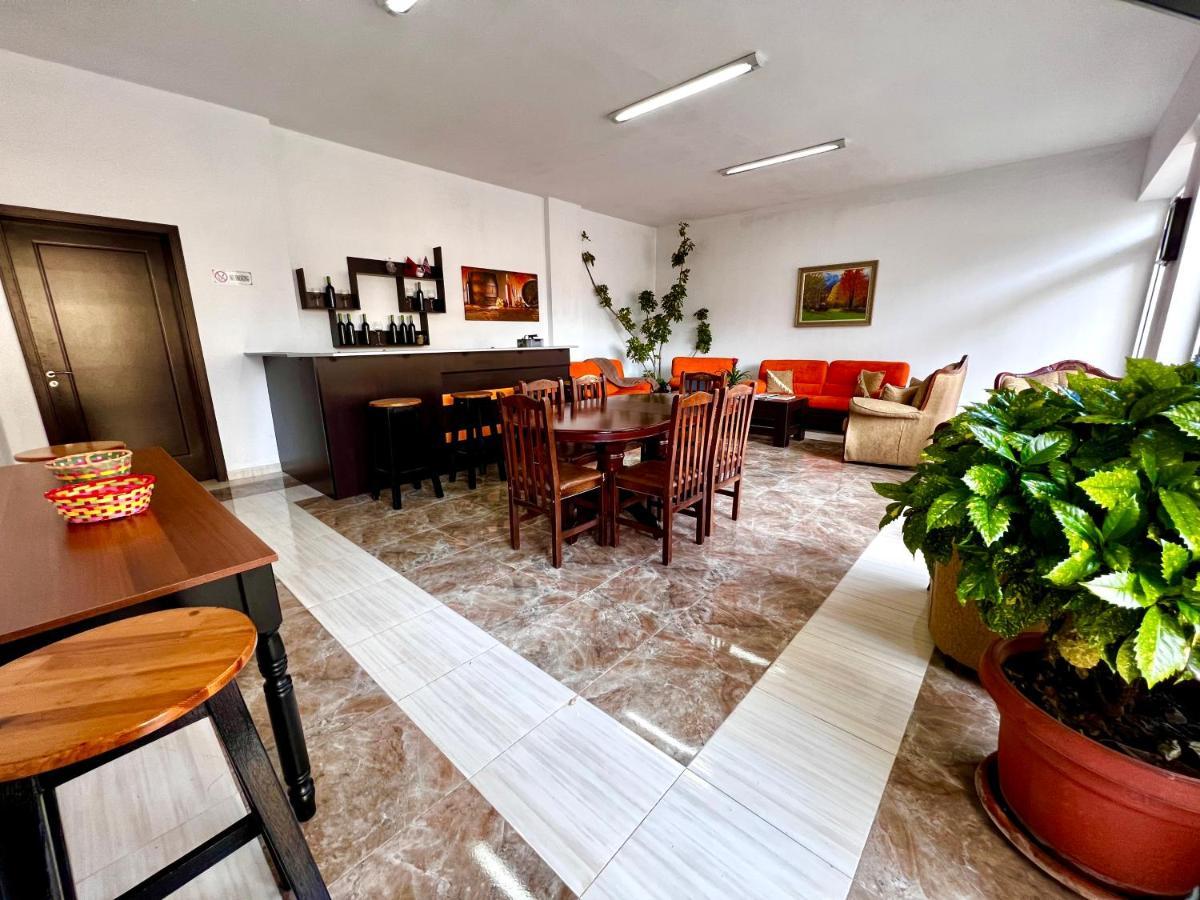 North Star Hostel Shkoder Bagian luar foto