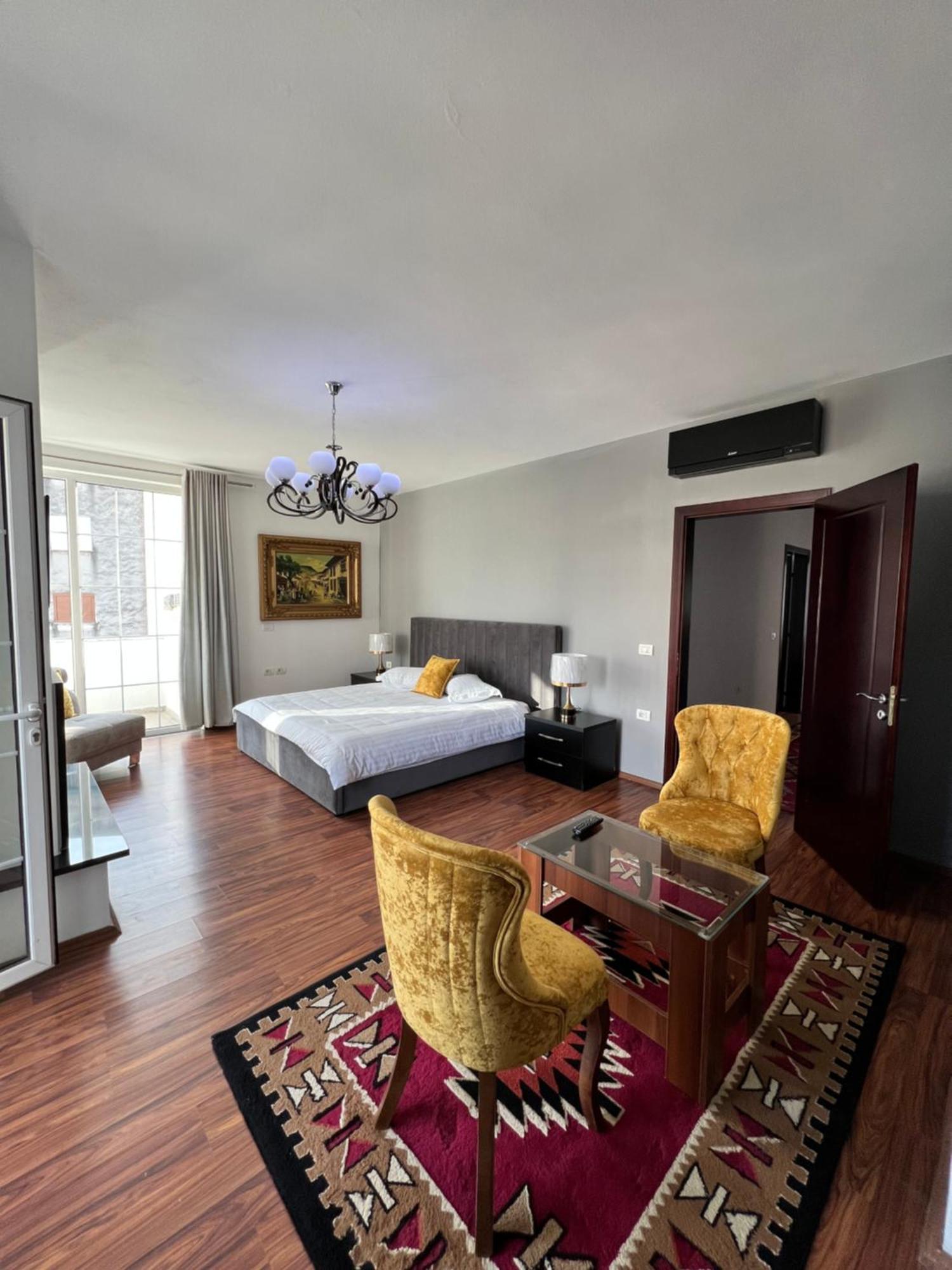 North Star Hostel Shkoder Bagian luar foto