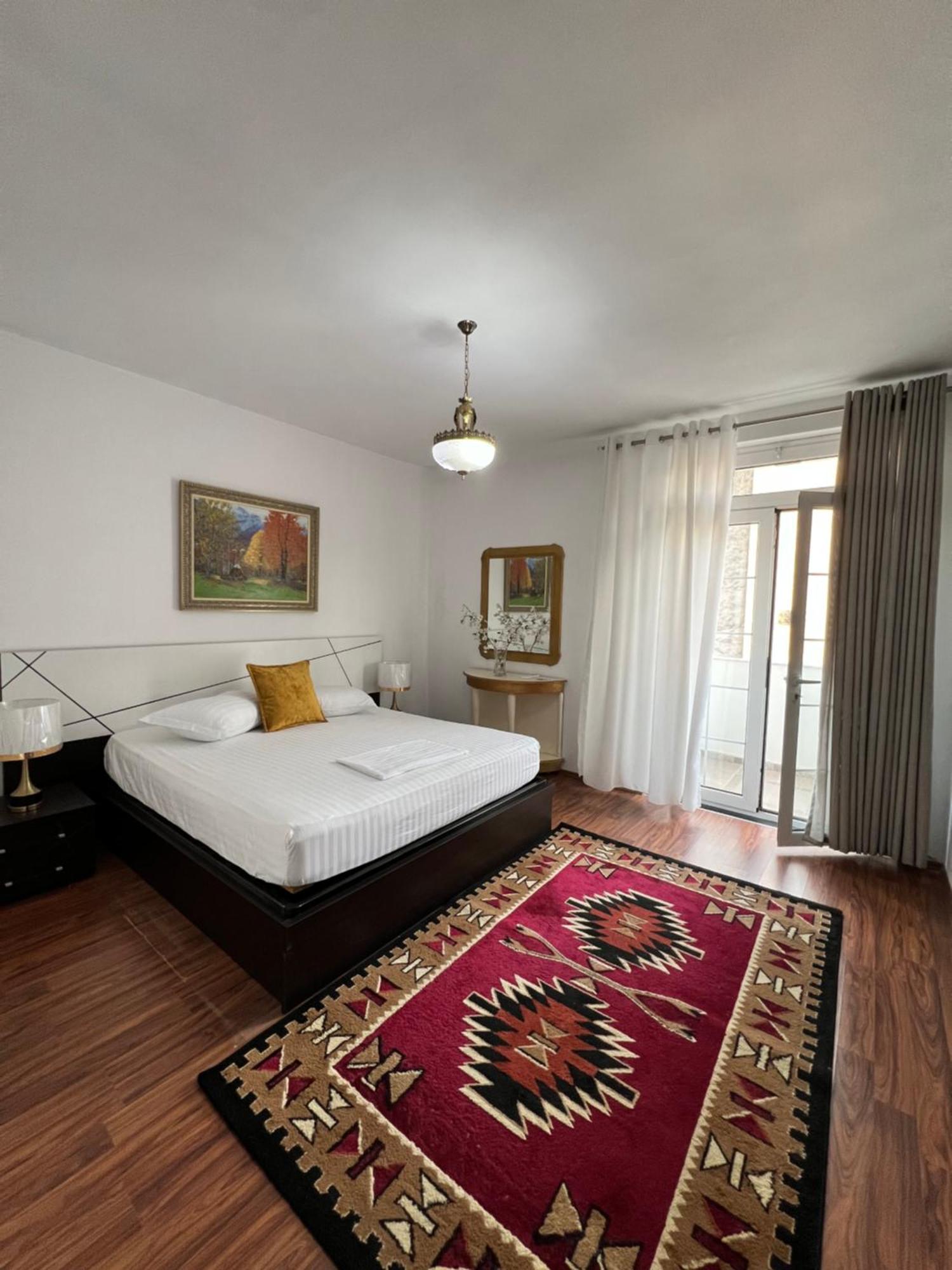 North Star Hostel Shkoder Bagian luar foto