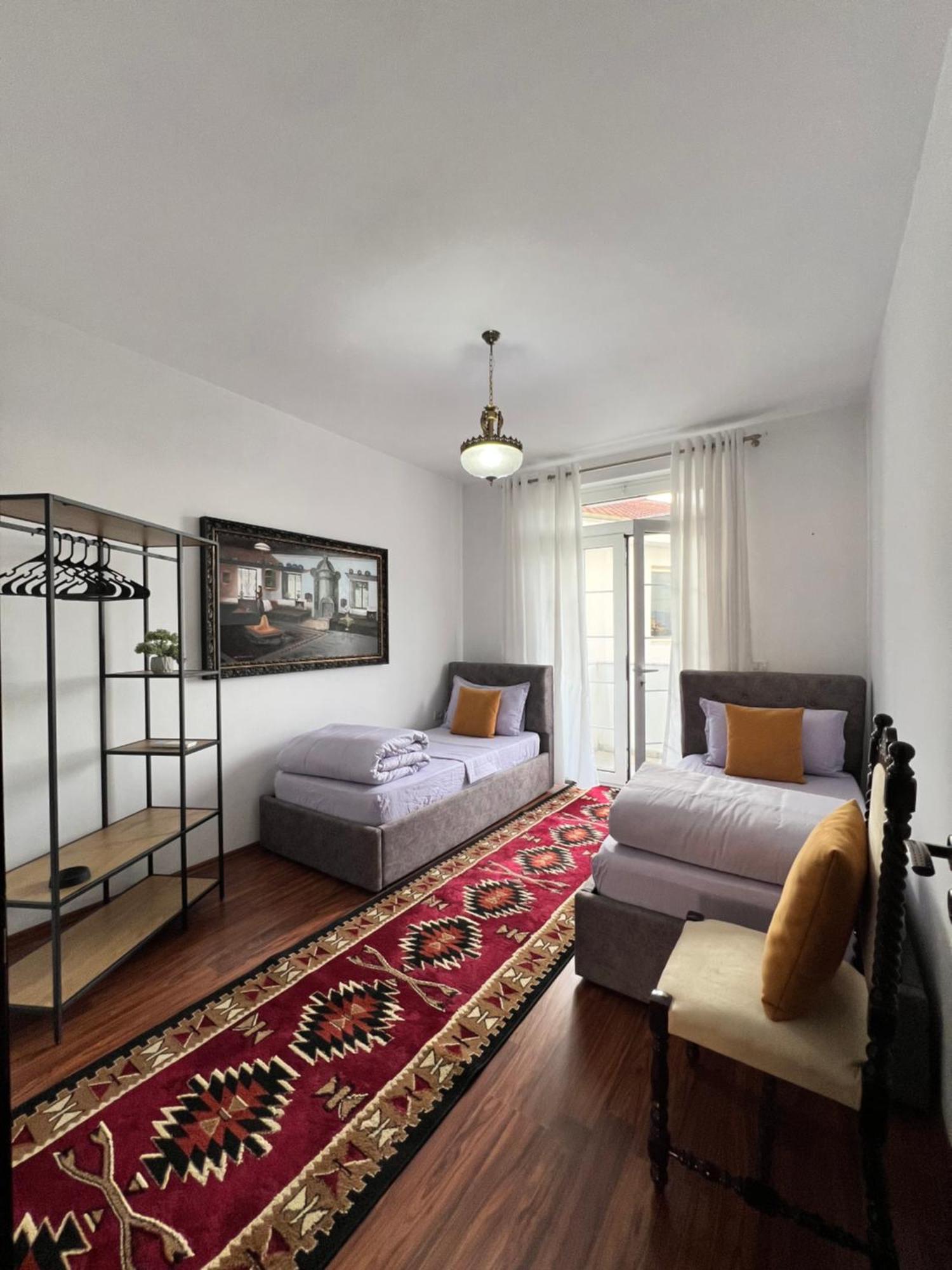 North Star Hostel Shkoder Bagian luar foto