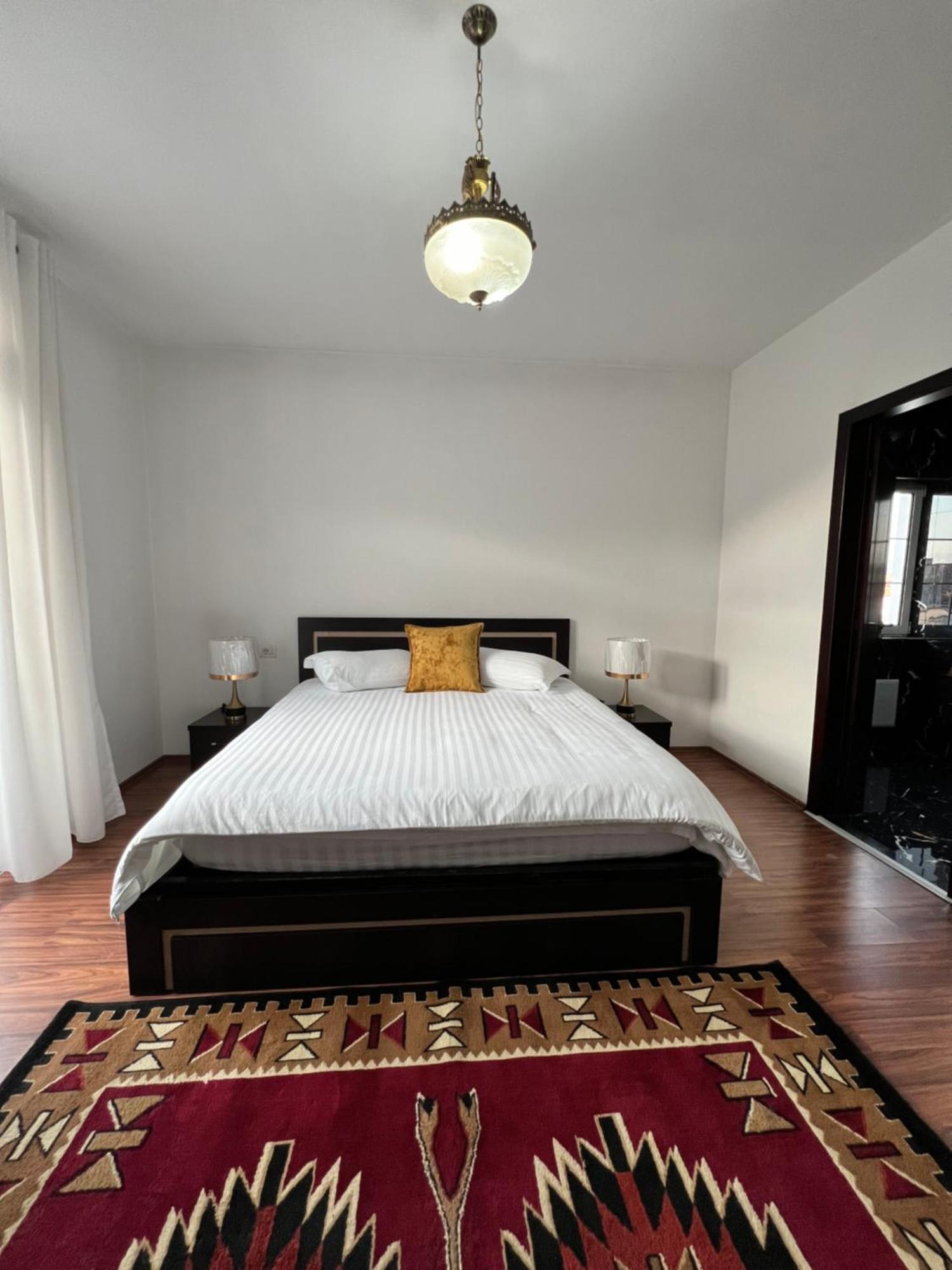 North Star Hostel Shkoder Bagian luar foto