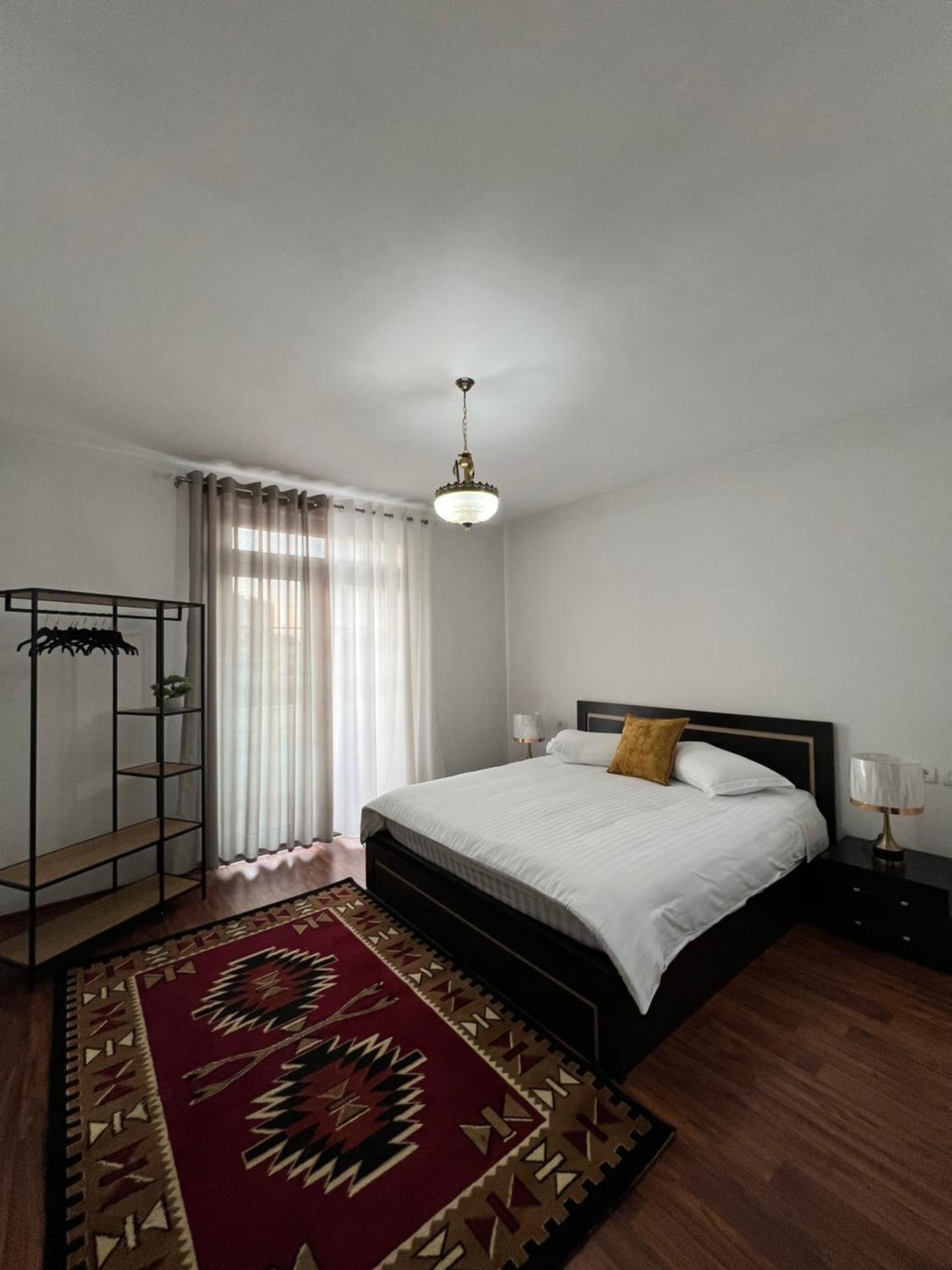 North Star Hostel Shkoder Bagian luar foto