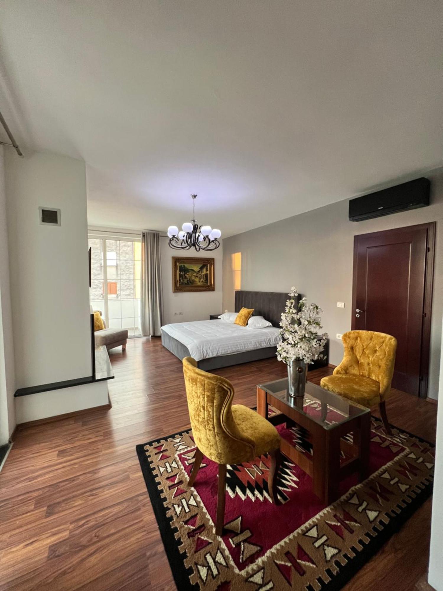 North Star Hostel Shkoder Bagian luar foto
