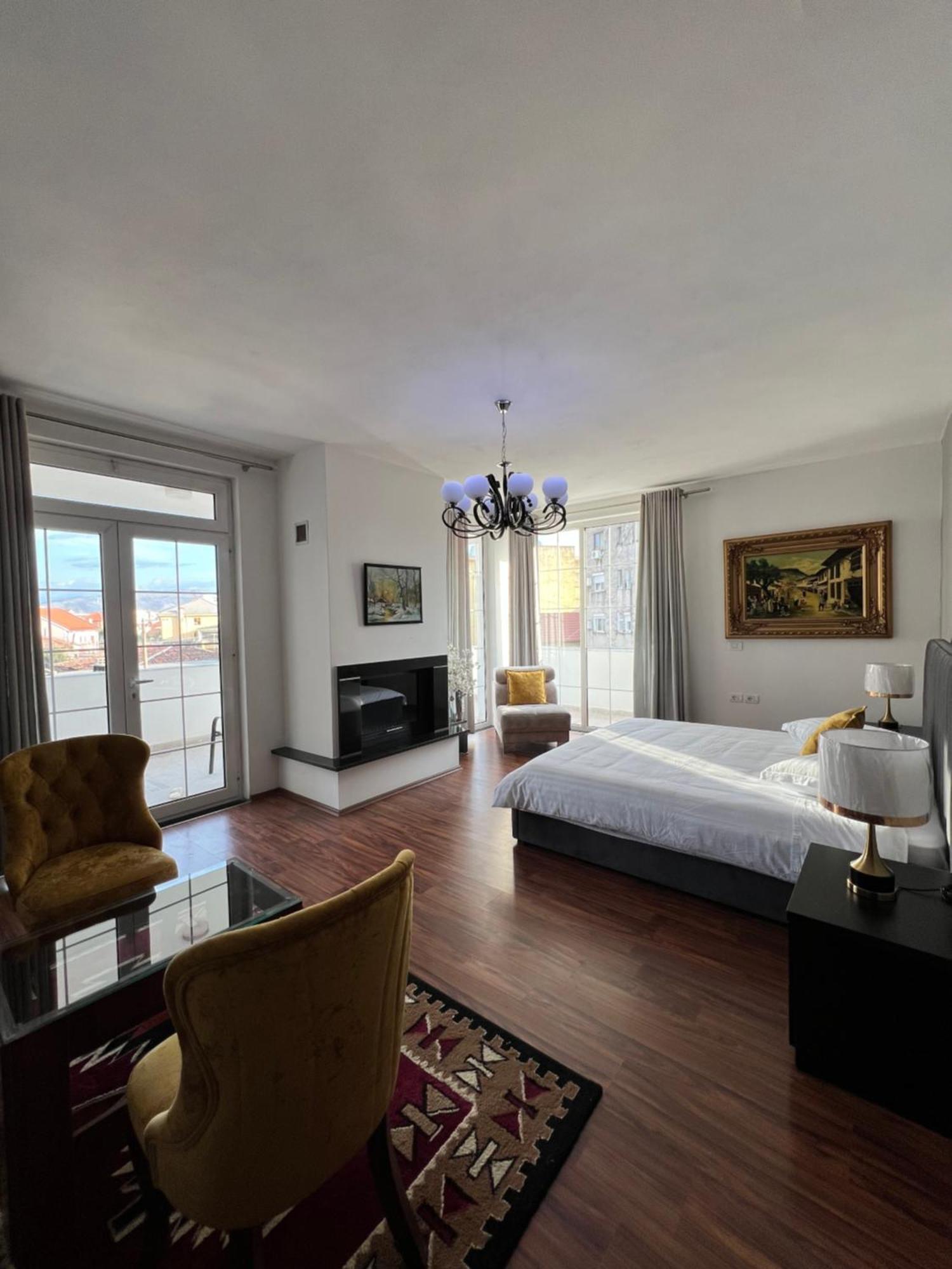 North Star Hostel Shkoder Bagian luar foto