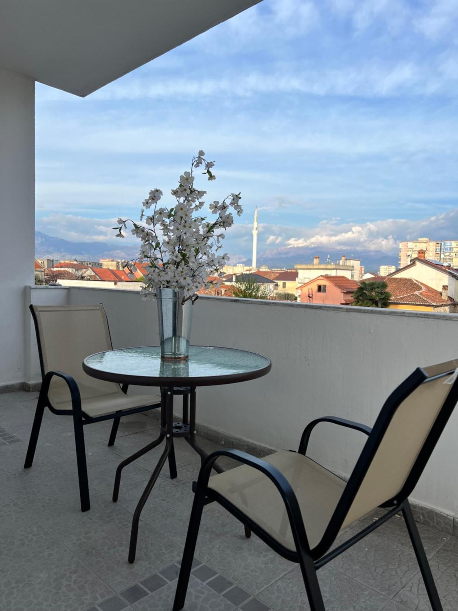 North Star Hostel Shkoder Bagian luar foto