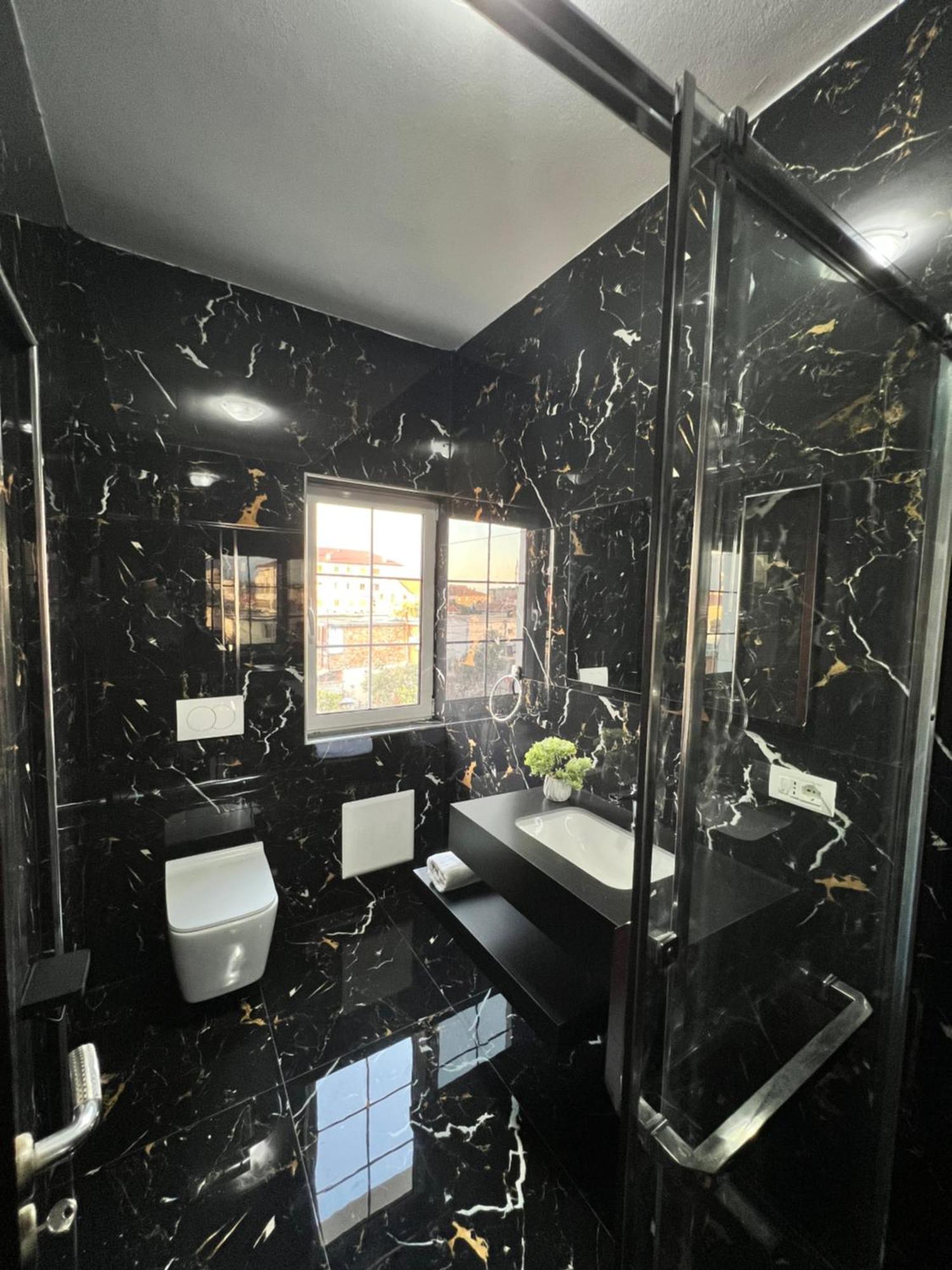 North Star Hostel Shkoder Bagian luar foto