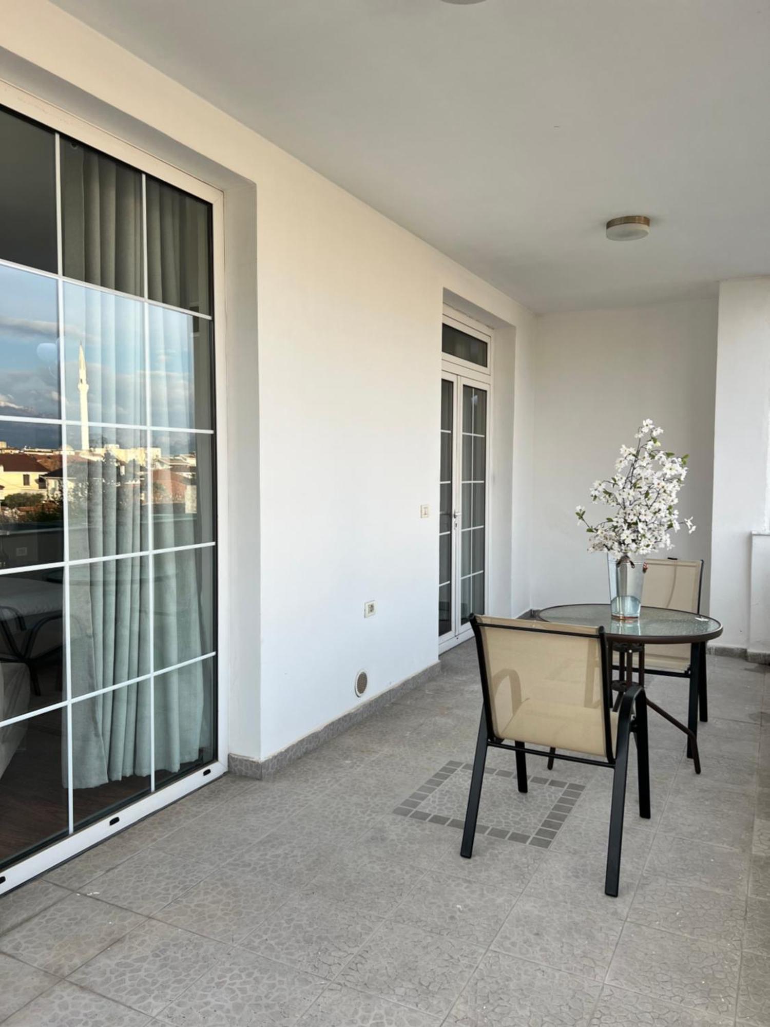 North Star Hostel Shkoder Bagian luar foto