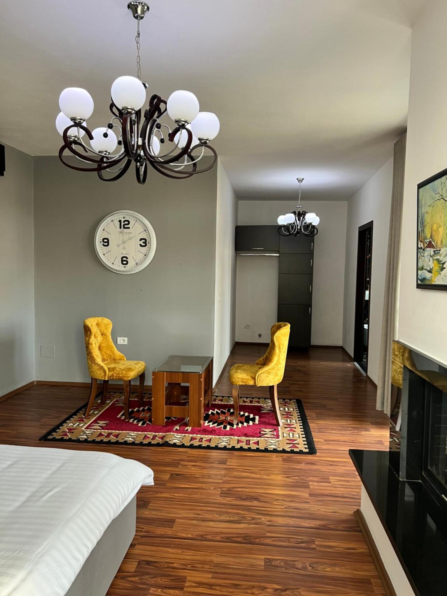 North Star Hostel Shkoder Bagian luar foto