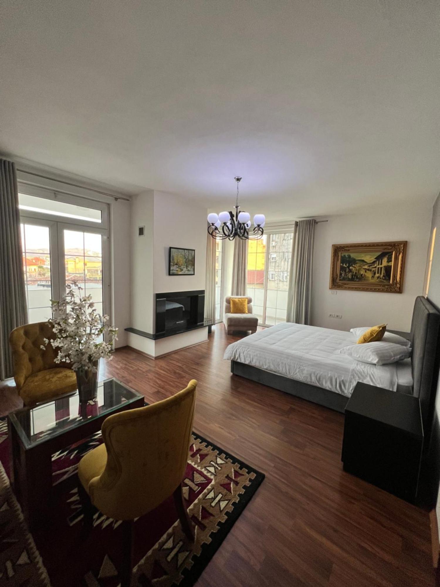 North Star Hostel Shkoder Bagian luar foto