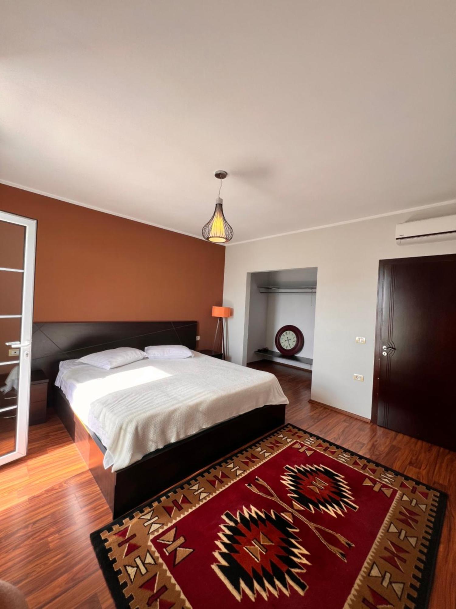 North Star Hostel Shkoder Bagian luar foto