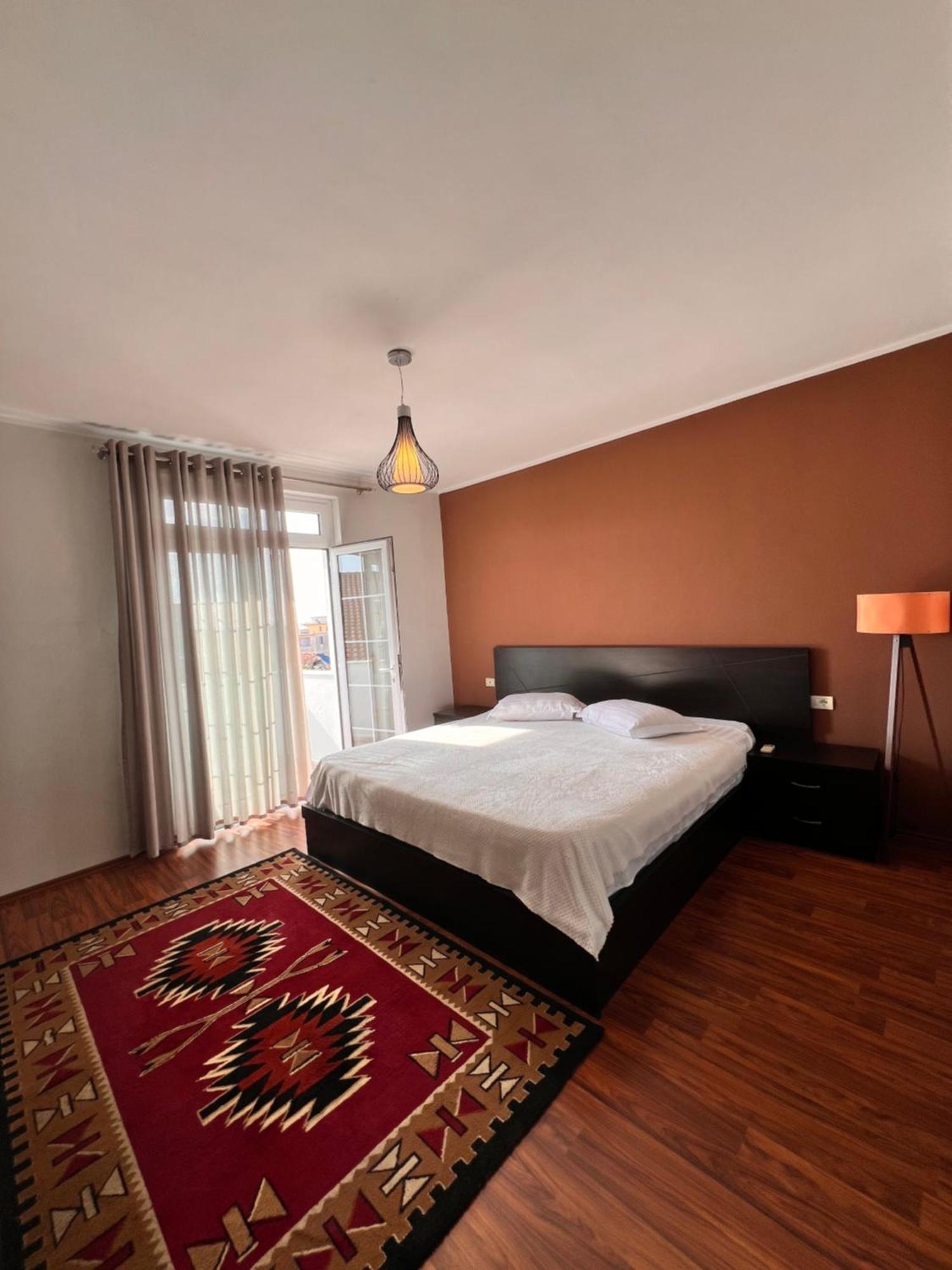 North Star Hostel Shkoder Bagian luar foto