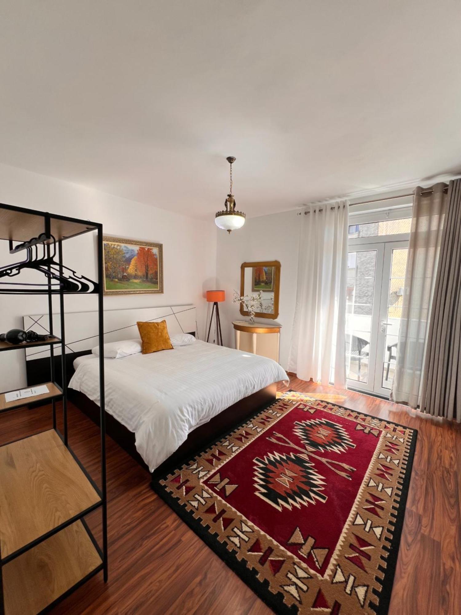 North Star Hostel Shkoder Bagian luar foto