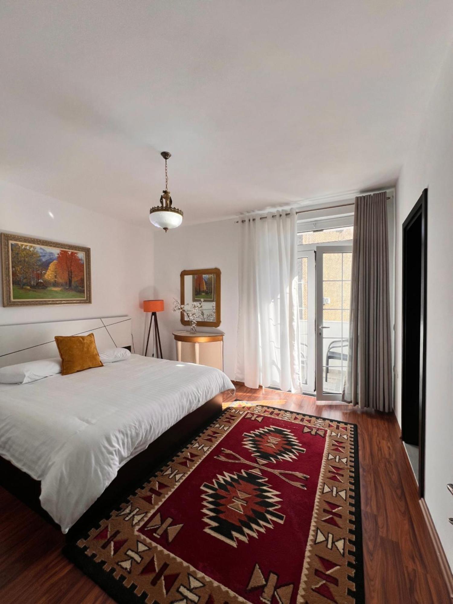 North Star Hostel Shkoder Bagian luar foto